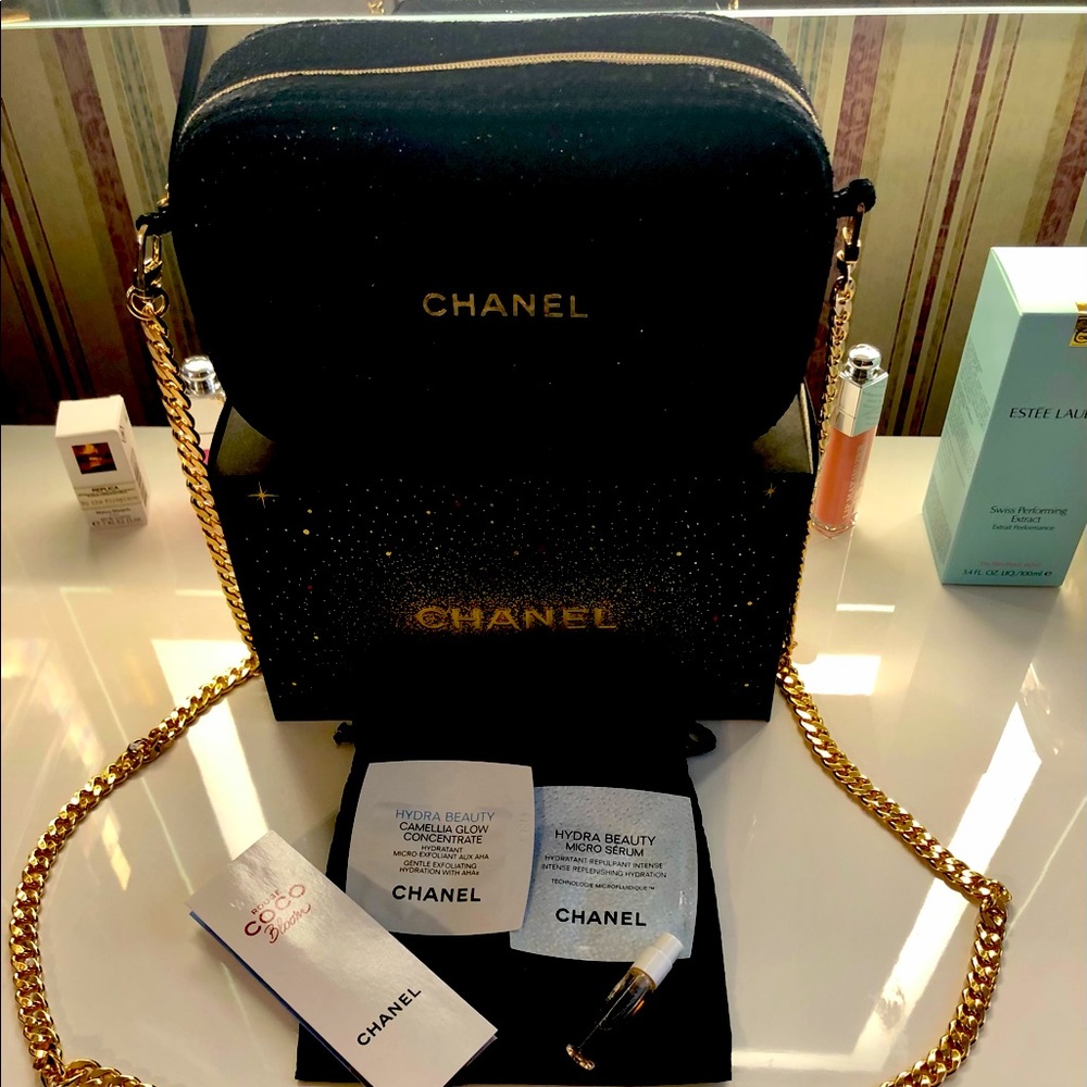 Chanel 2021 Black tweed pouch with god intertwined with Chanel samples and Sack. - Picture 1 of 5